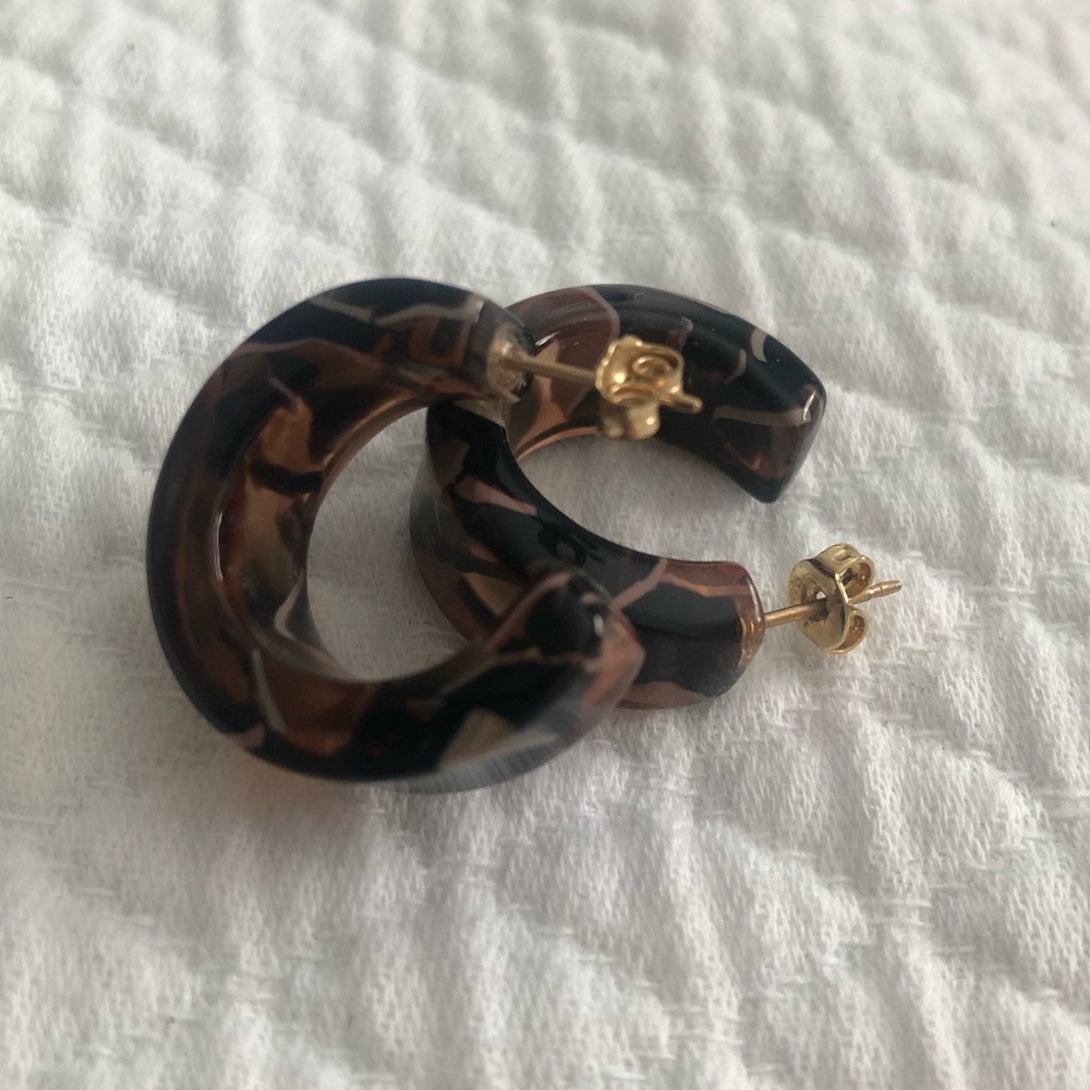 NWOT MACHETE tortoise lucite huggie hoop earrings - brown / blush - Picture 2 of 5